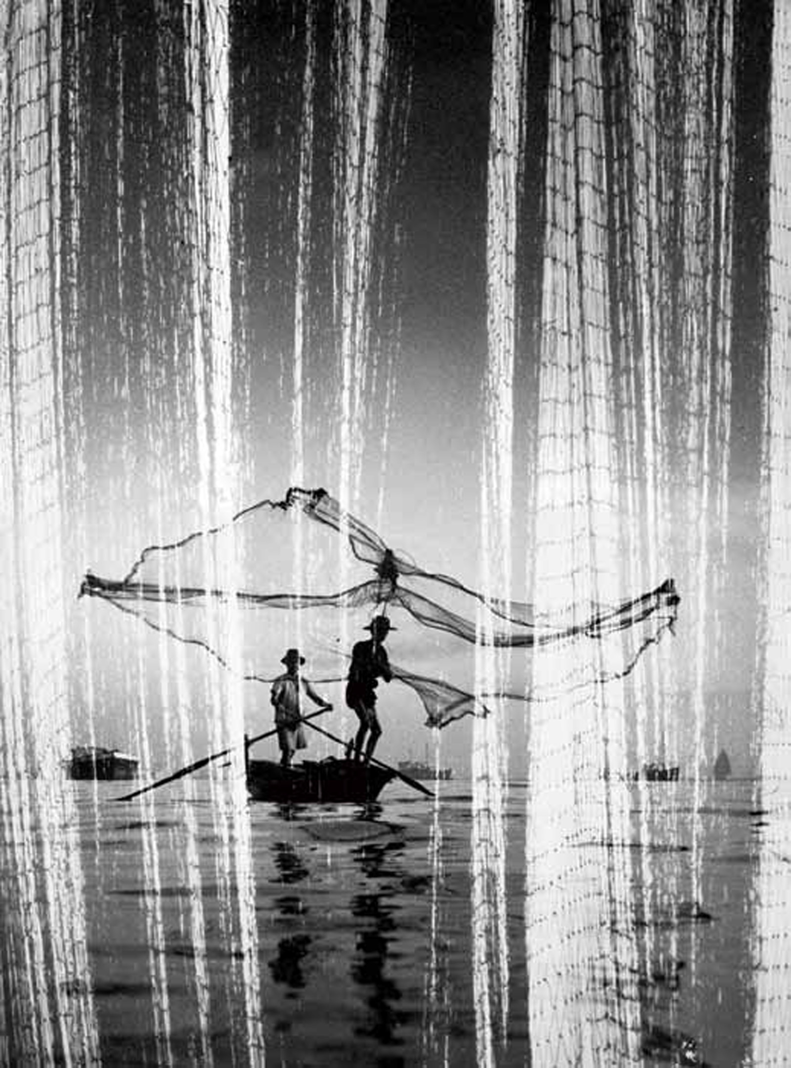 Chua Soo Bin Photography - Throwing the Net, 1950s