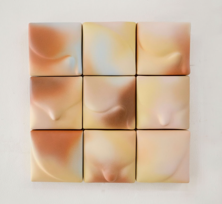 高屋佳乃子， Arc， 2025 丙烯、日本陶土、树脂、腻子、环氧树脂、缝制并填充泡沫的画布上 55.0 cm x 55.0 cm x 8.0 cm